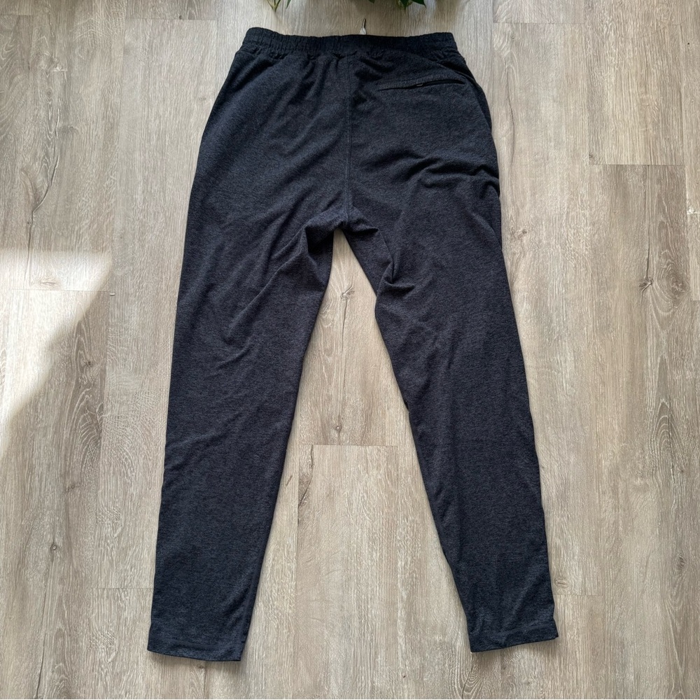 Vuori Gray performance joggers - image 7